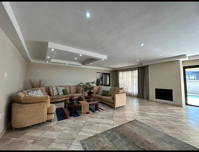 4 BEDROOM HOUSE FOR SALE IN BLUE VALLEY GOLF ESTATE